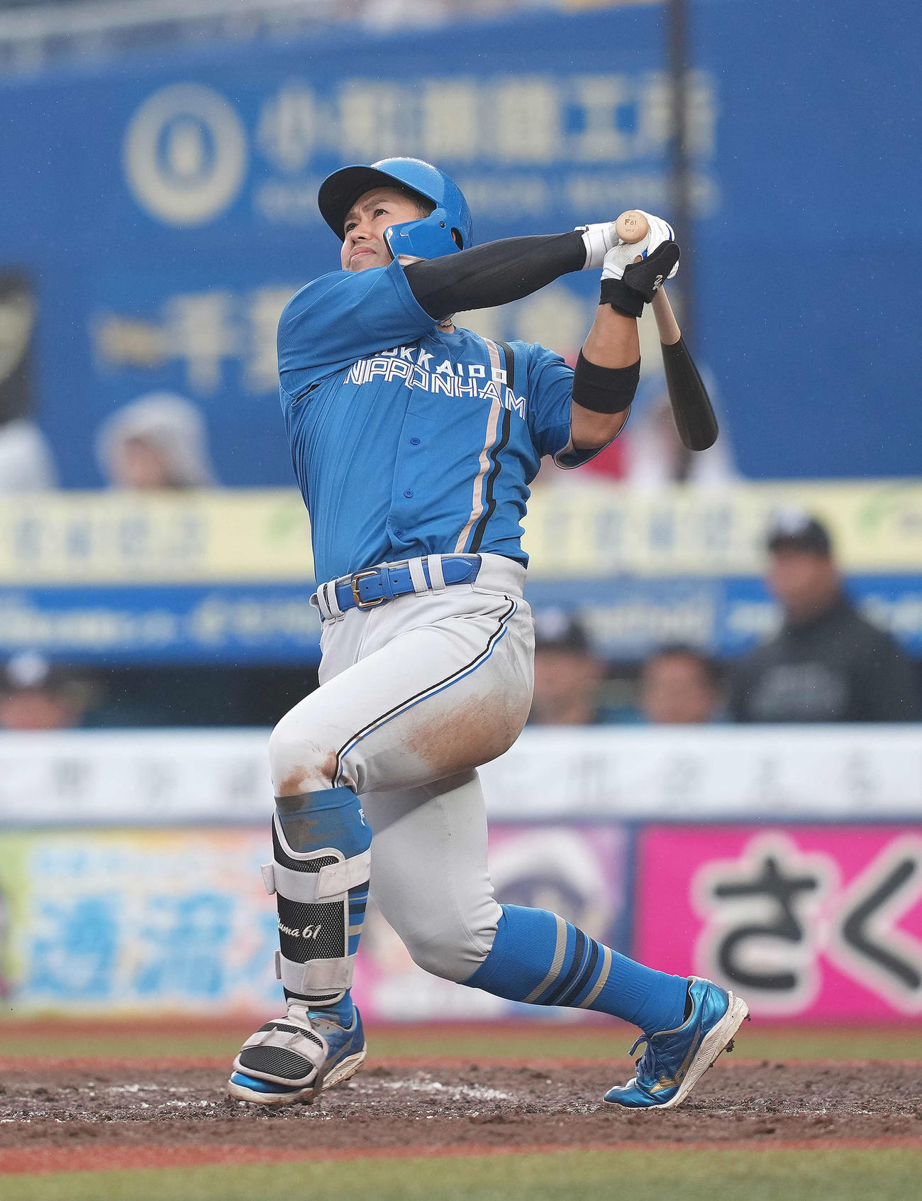 ロッテ対日本ハム　9回表日本ハム2死、今川は左越え本塁打を放つ（撮影・足立雅史）