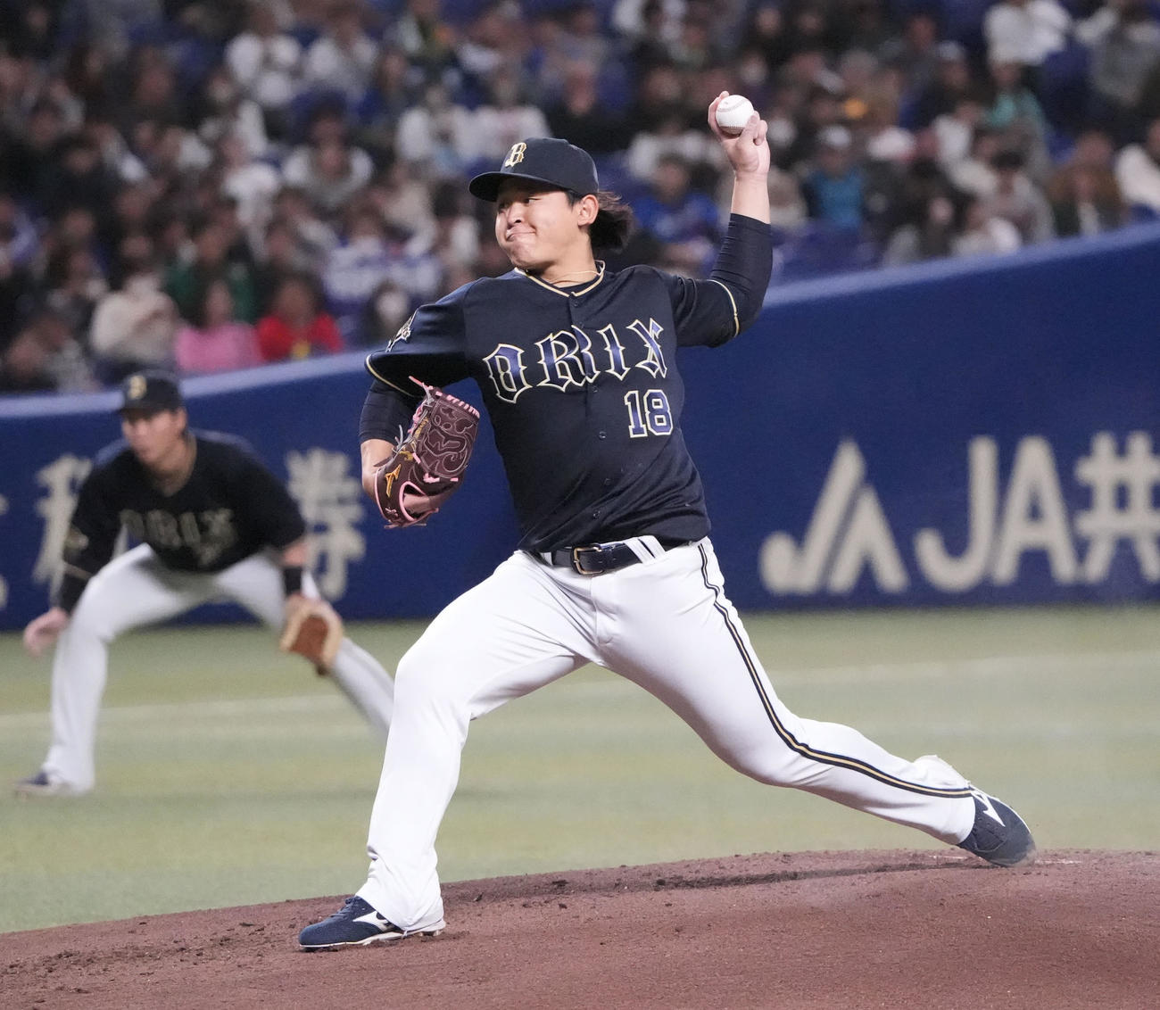 中日対オリックス　1回裏、登板するオリックス先発の宮城（撮影・森本幸一）