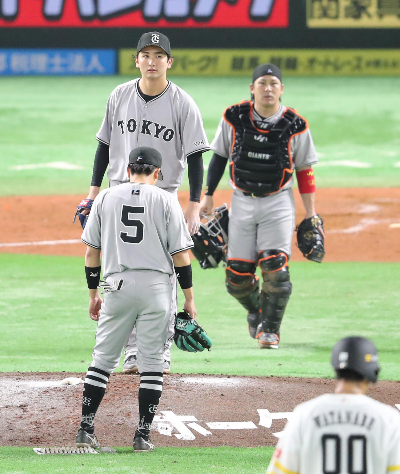 ソフトバンク対巨人　4回途中で降板する先発の横川（撮影・梅根麻紀）