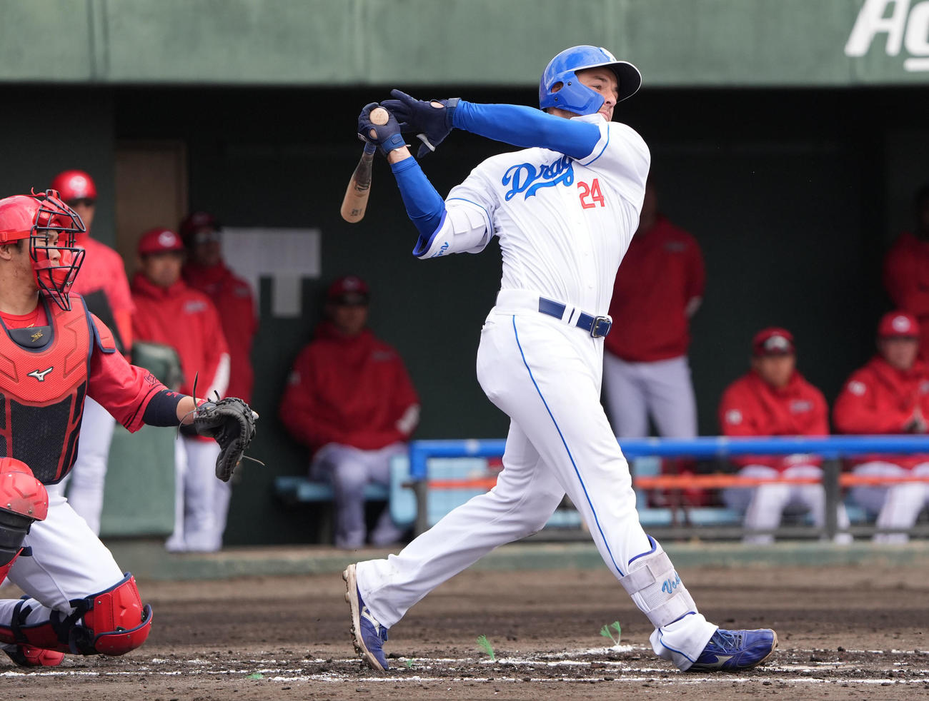 2月24日、広島戦で適時打を放つボスラー