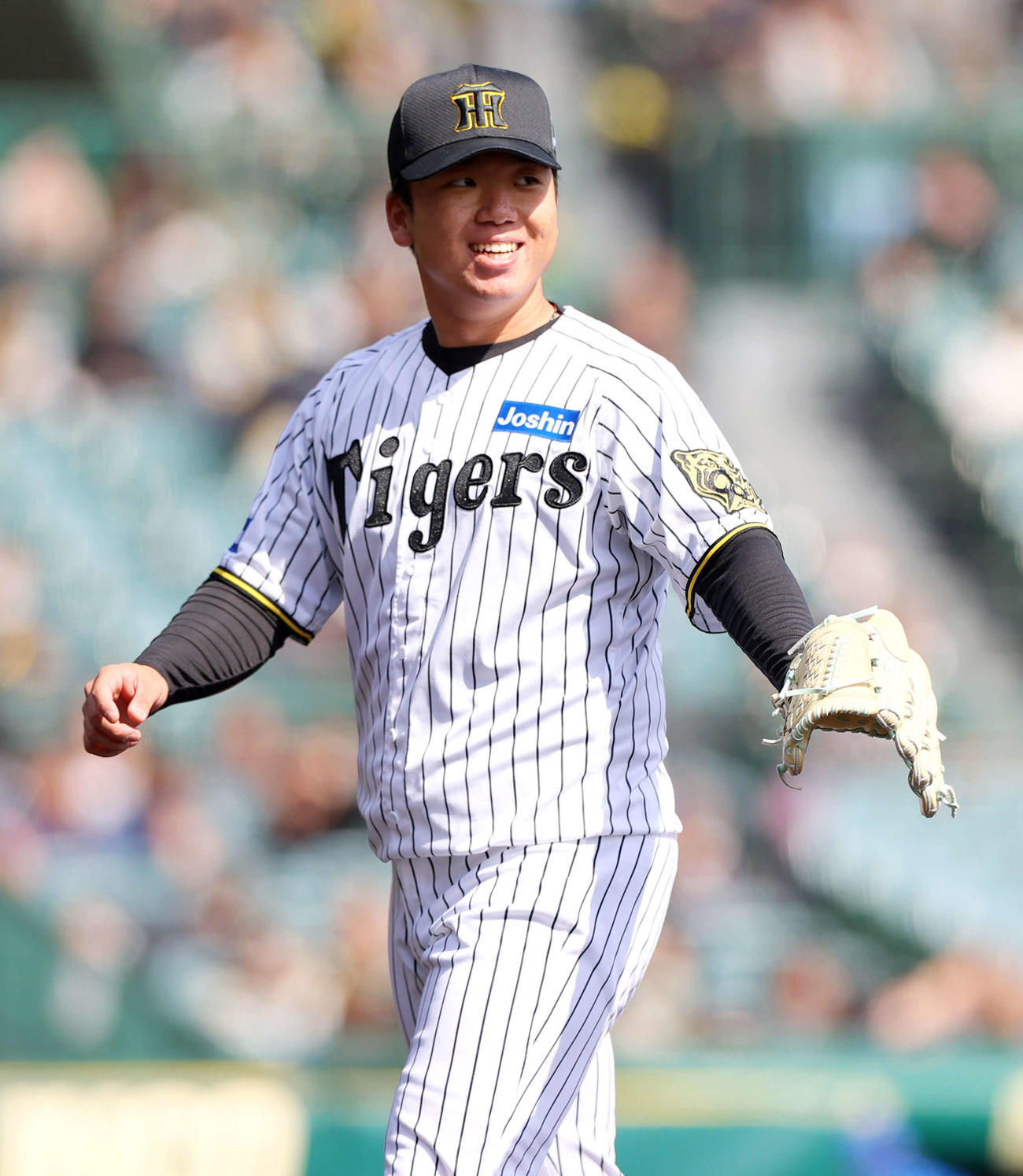 笑顔を見せる村上頌樹（2025年3月7日撮影）