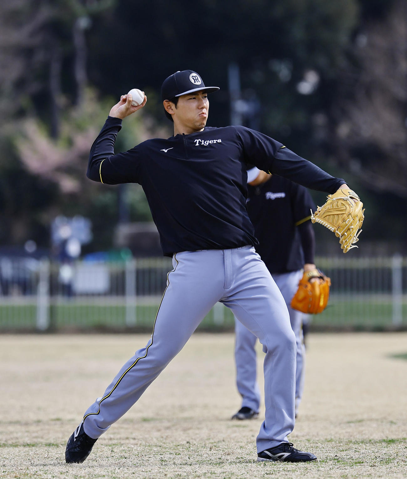 キャッチボールをする阪神工藤（撮影・藤尾明華）