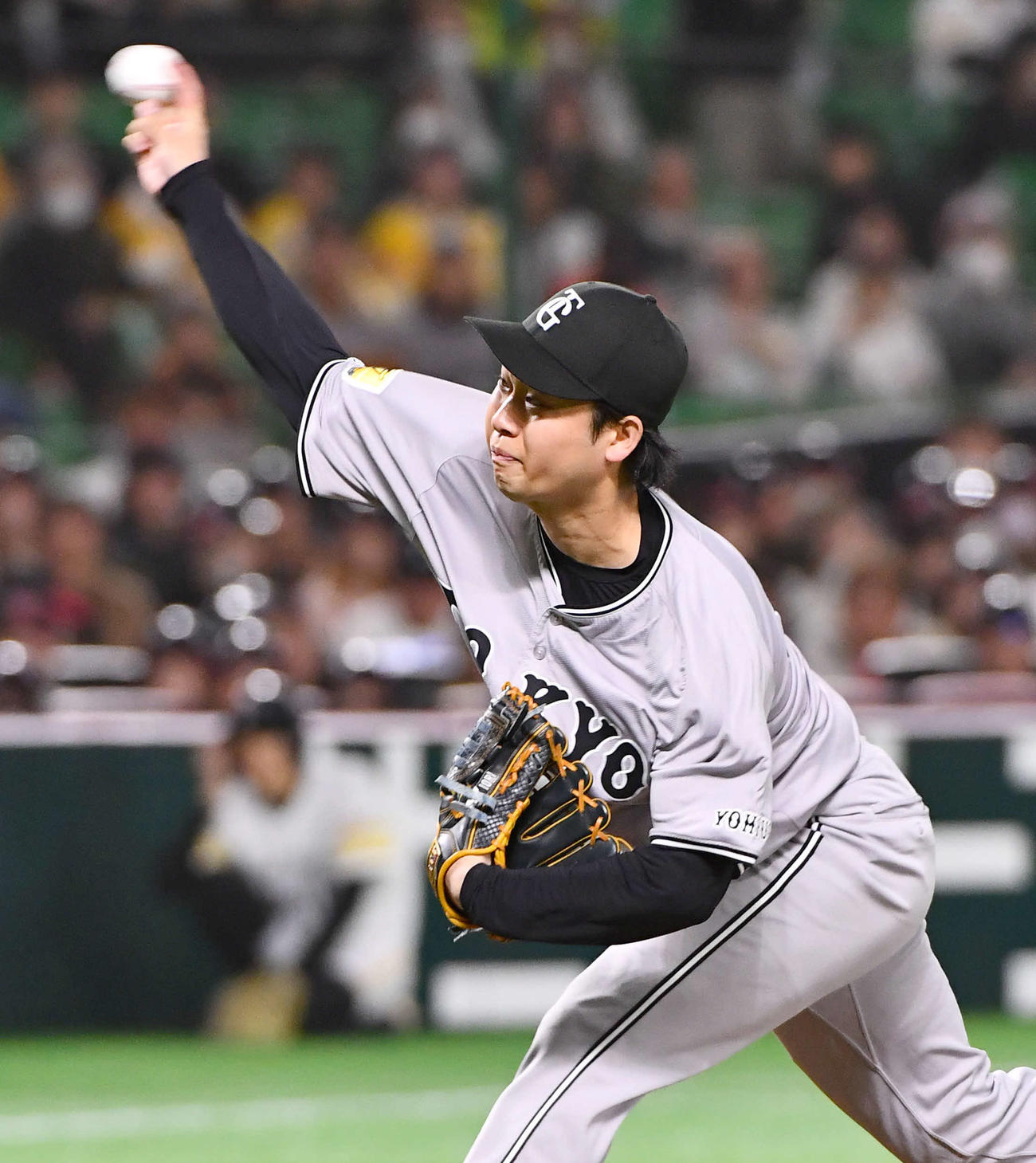 ソフトバンク対巨人　巨人先発の山崎（撮影・岩下翔太）