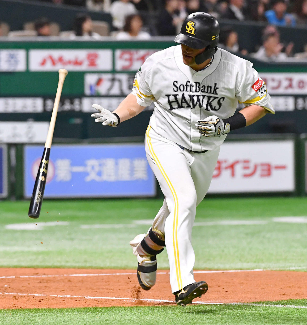ソフトバンク対巨人　5回裏ソフトバンク無死、リチャードは左中間へ本塁打を放つ（撮影・岩下翔太）