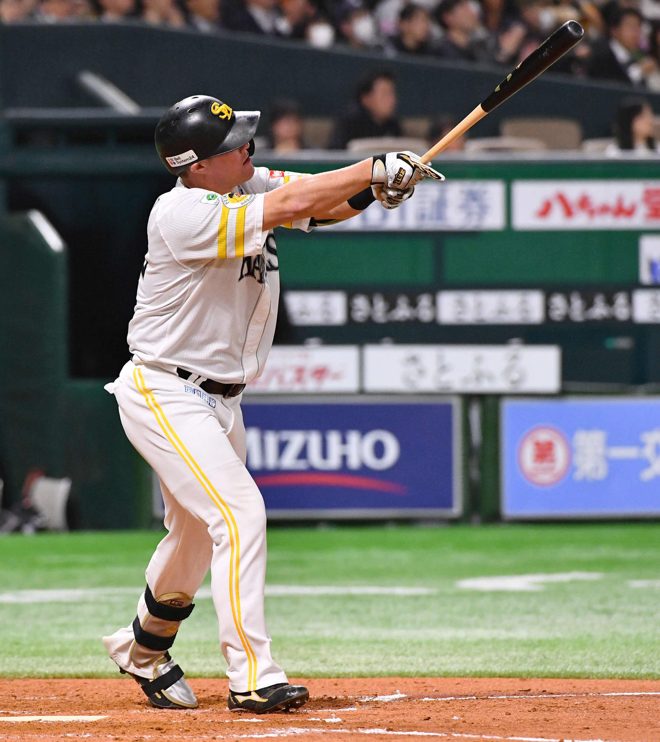 ソフトバンク対巨人　5回裏ソフトバンク無死、リチャードは左中間へ本塁打を放つ（撮影・岩下翔太）