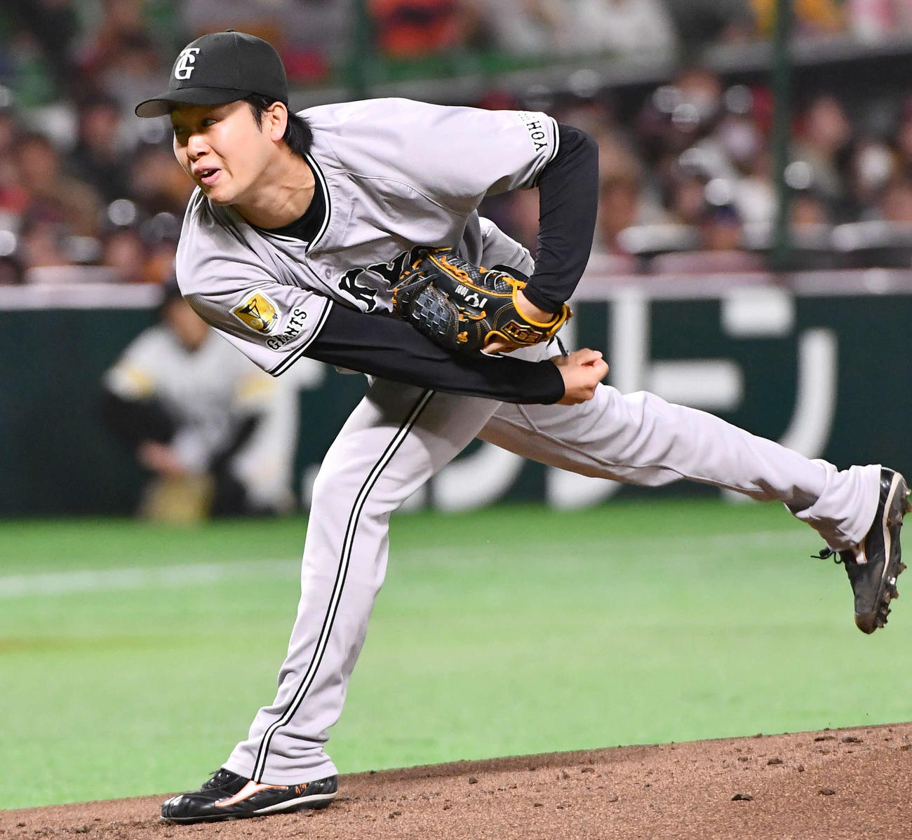 ソフトバンク対巨人　巨人先発の山崎（撮影・岩下翔太）