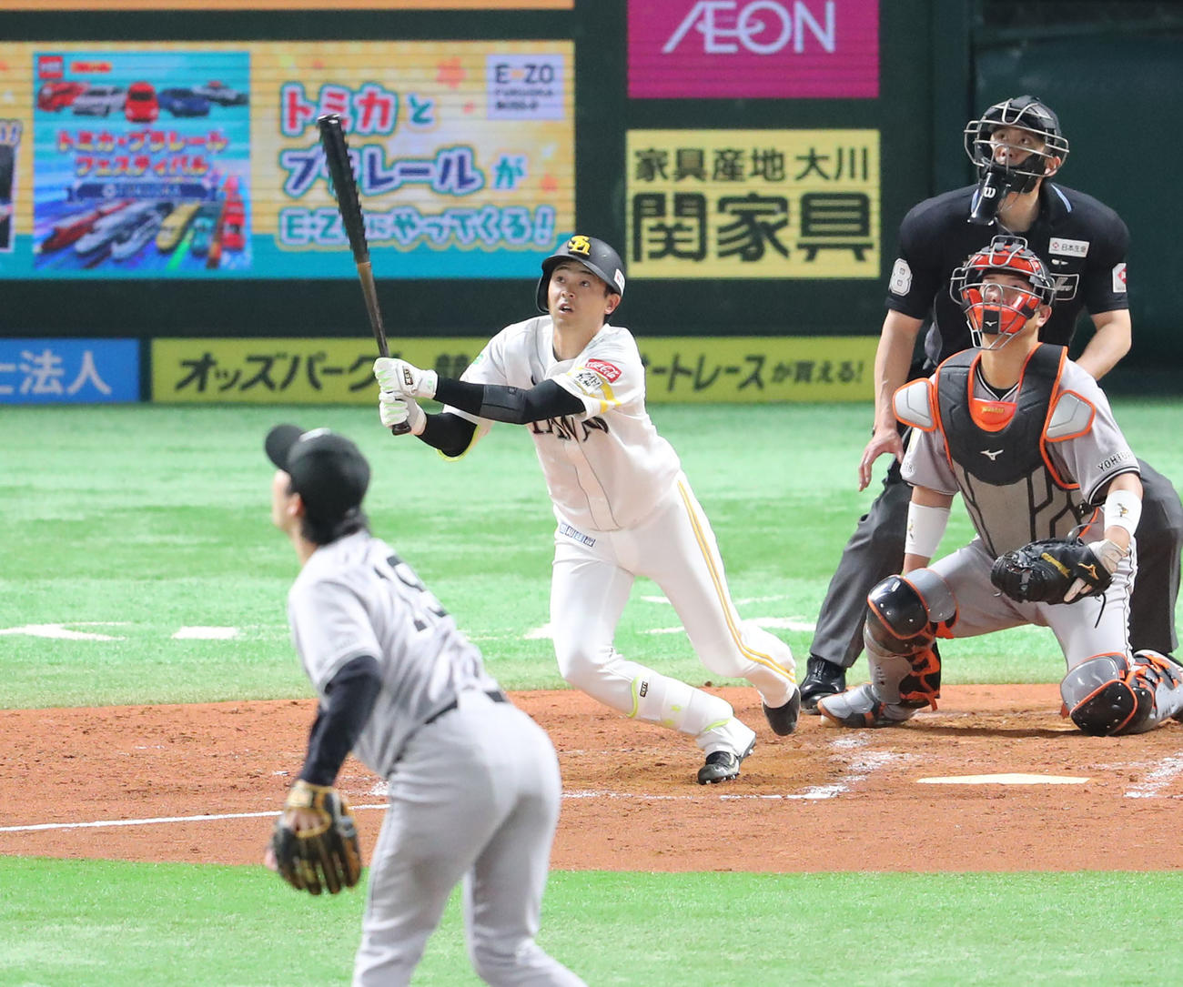 ソフトバンク対巨人　3回裏ソフトバンク1死、川瀬は右越えに先制本塁打を放つ。投手山崎（撮影・梅根麻紀）