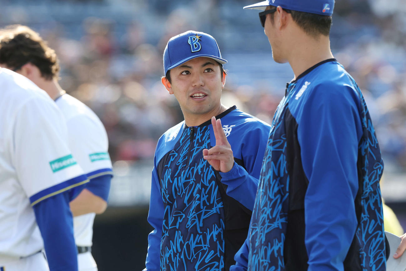 DeNA対楽天　勝利し笑顔を見せるDeNA東（撮影・宮地輝）