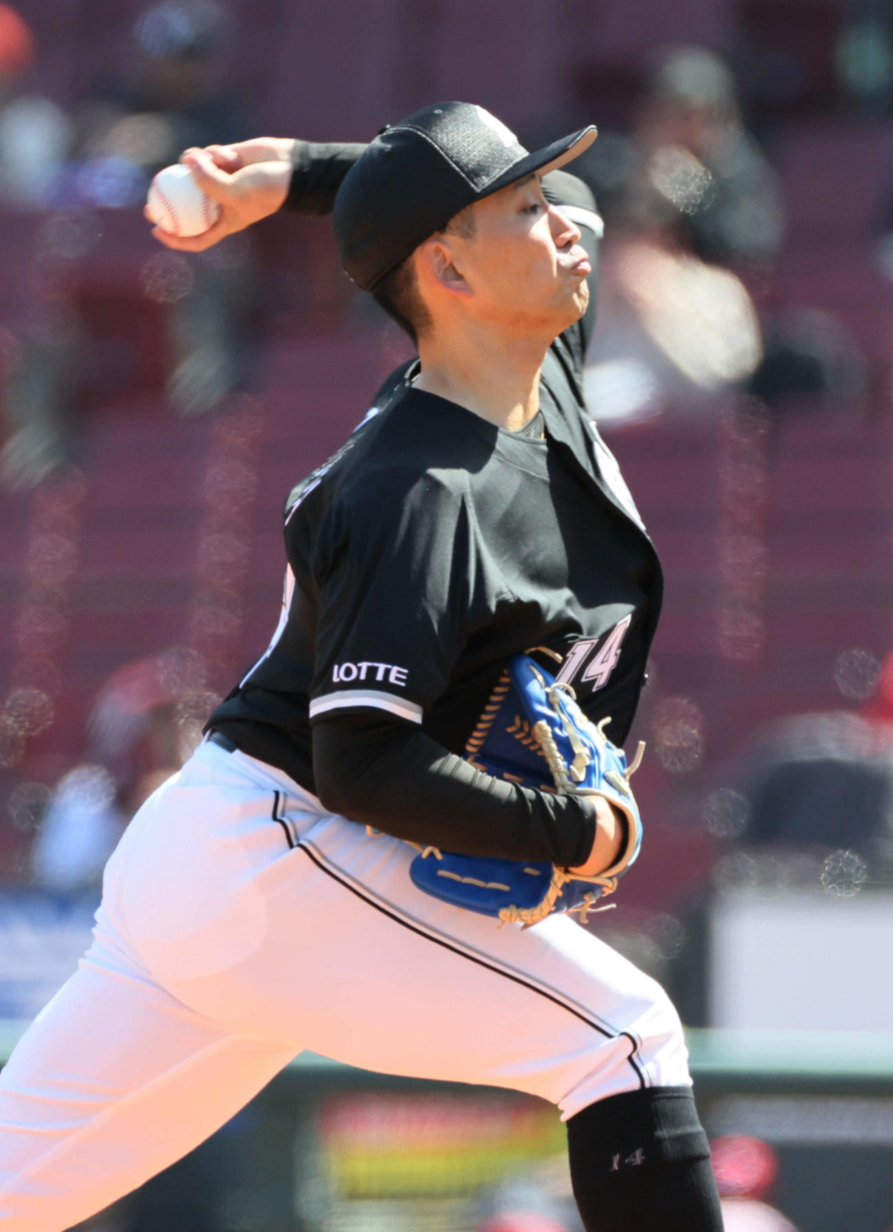 広島対ロッテ　ロッテ先発の小島（撮影・加藤孝規）