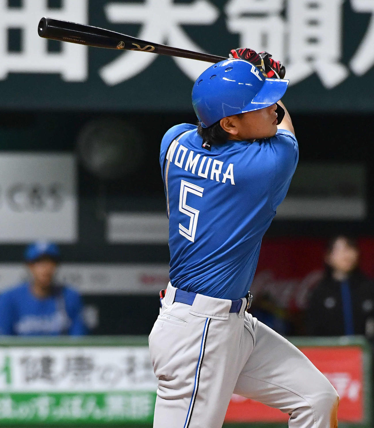 ソフトバンク対日本ハム　6回表日本ハム1死二塁、野村は同点適時左二塁打を放つ（撮影・岩下翔太）