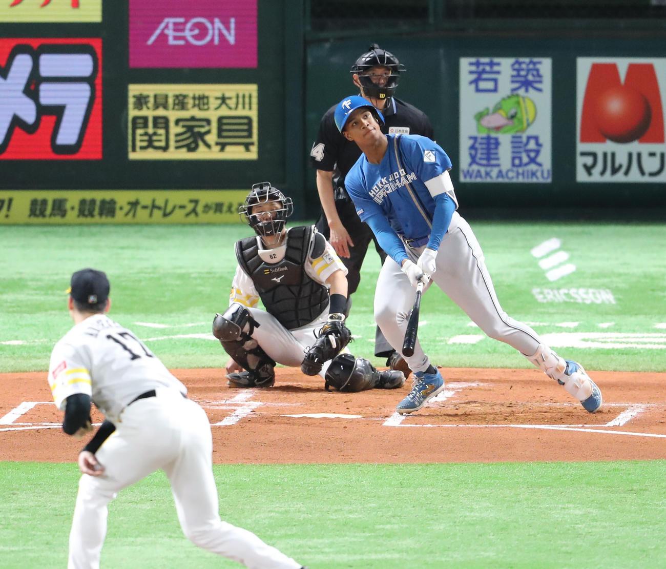 ソフトバンク対日本ハム　2回表日本ハム1死、万波は左越えに同点本塁打を放つ（撮影・梅根麻紀）