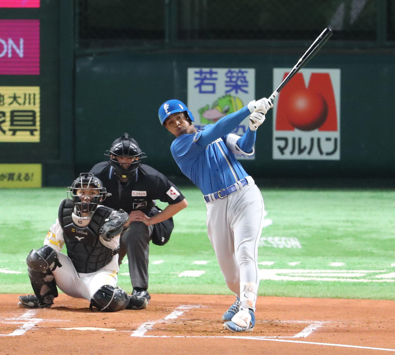 ソフトバンク対日本ハム　2回表日本ハム1死、万波は左越えに同点本塁打を放つ（撮影・梅根麻紀）