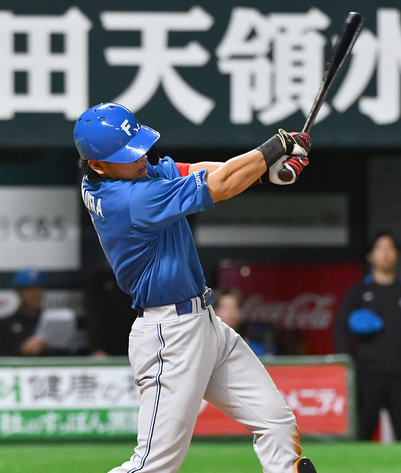 ソフトバンク対日本ハム　9回表日本ハム無死、野村は中前安打を放つ（撮影・岩下翔太）