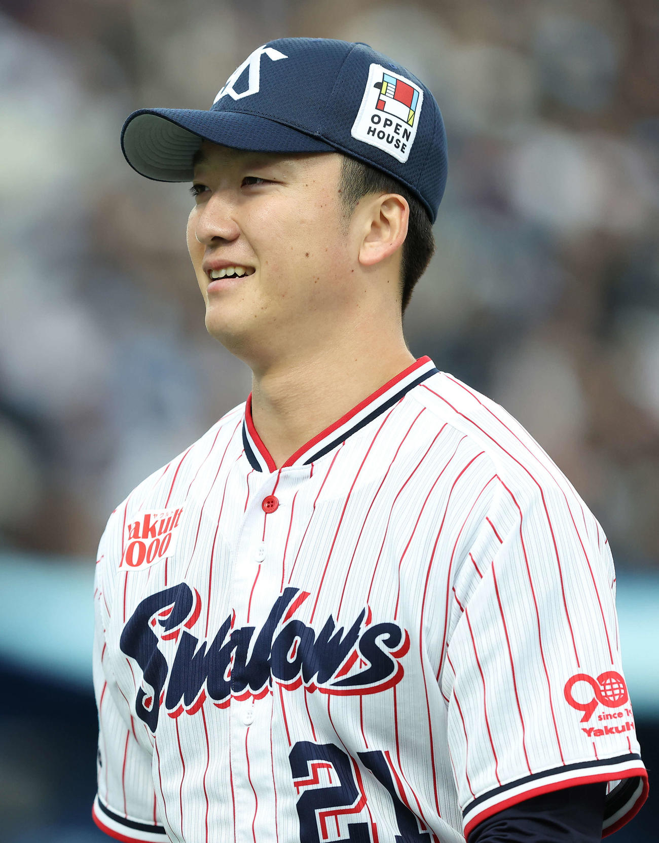 ヤクルト対オリックス　6回表を抑えベンチに戻る吉村（撮影・河田真司）