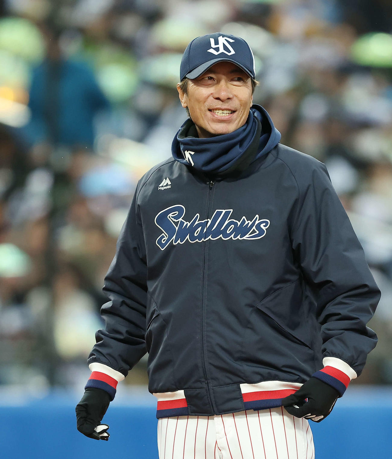 ヤクルト対オリックス　試合後挨あいさつ臨む高津監督（撮影・河田真司）