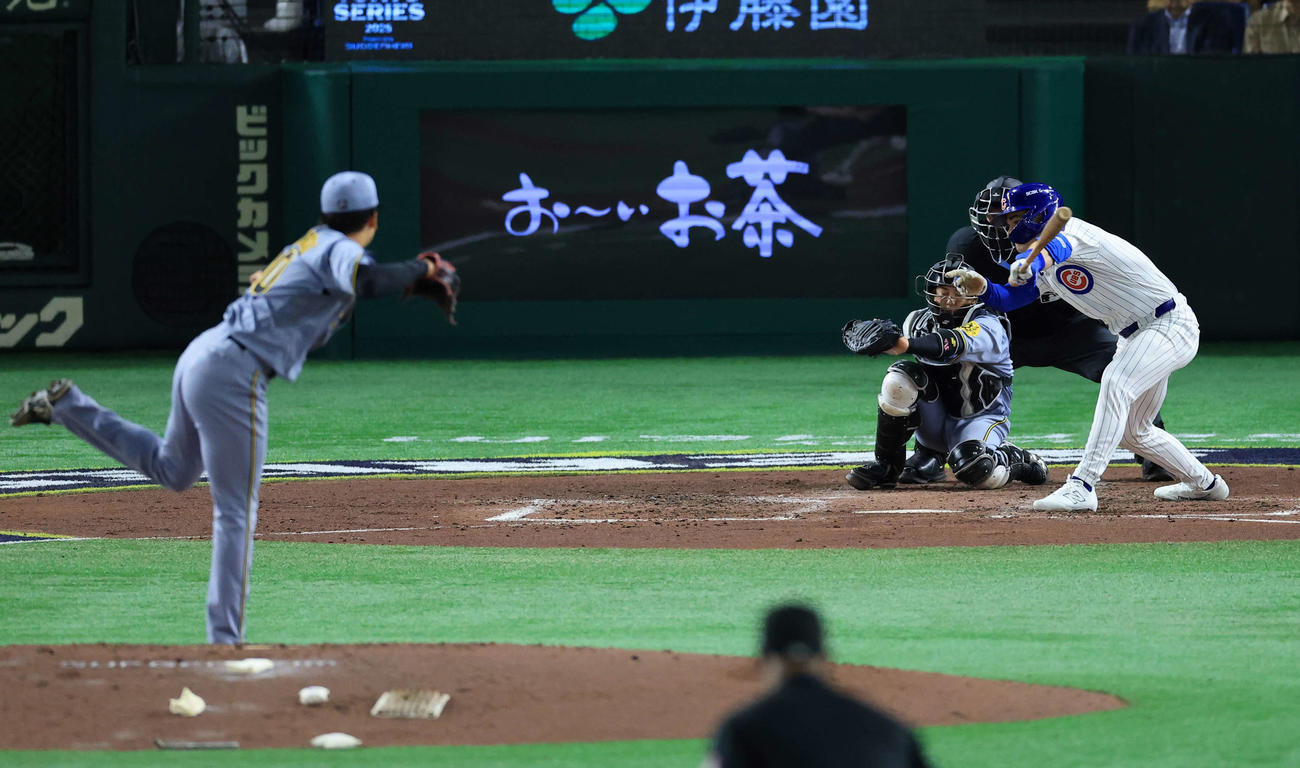 阪神対カブス　5回表カブス1死、ショウは空振り三振。投手門別（撮影・浅見桂子）