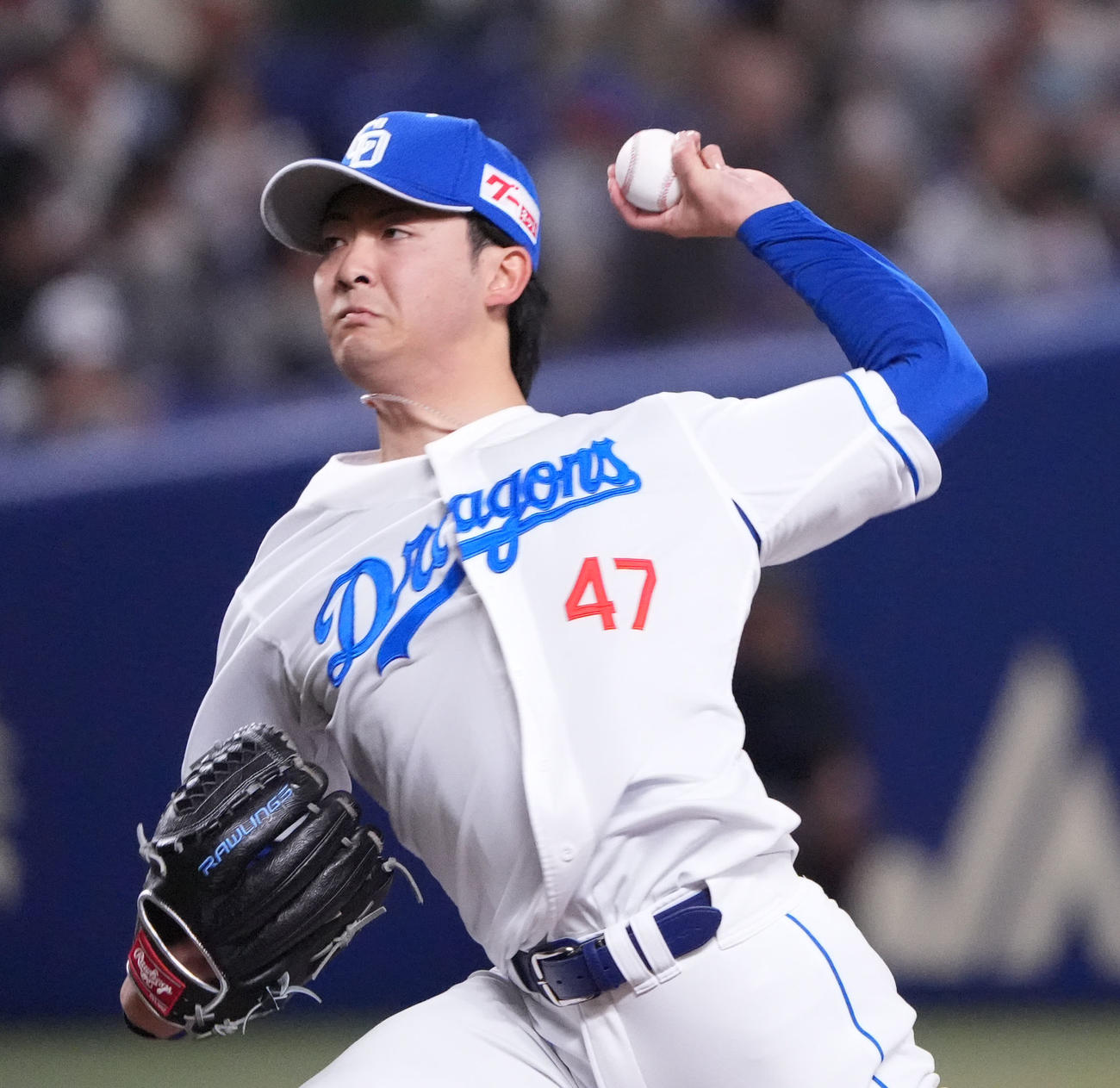中日対西武　1回表、登板する中日先発の吉田（撮影・森本幸一）
