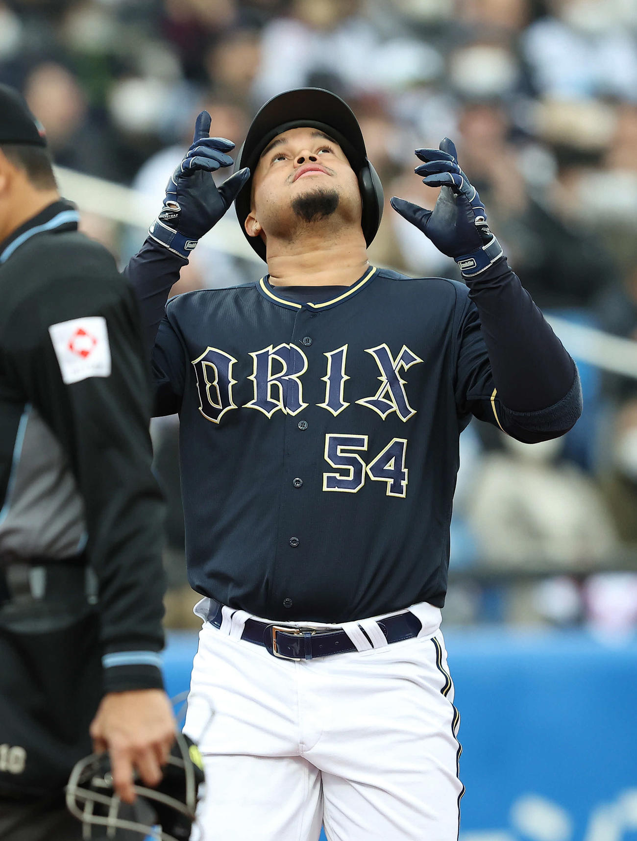 ヤクルト対オリックス　2回表オリックス無死、左越え先制ソロ本塁打で生還するディアス（撮影・河田真司）