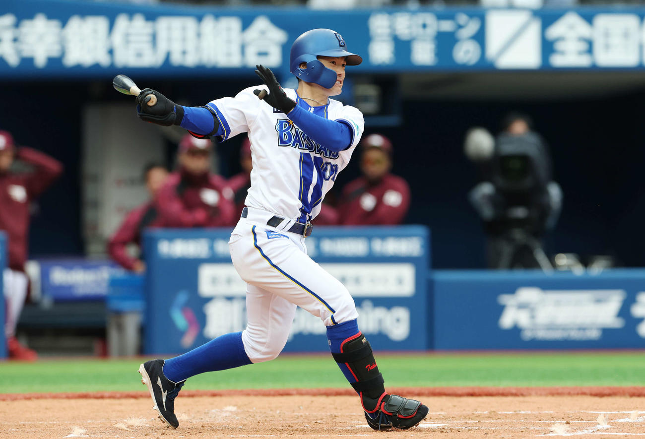 DeNA対楽天　3回裏DeNA2死、右前打を放つ林（撮影・宮地輝）