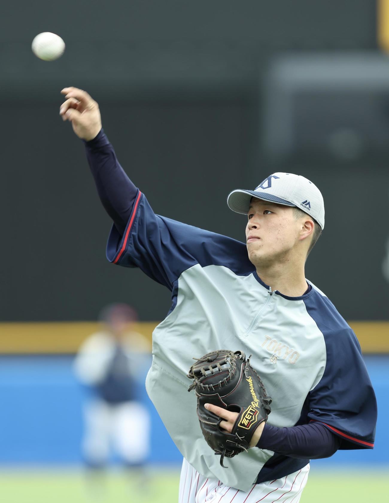 ヤクルト対オリックス　試合前、練習に臨むヤクルト松本龍（撮影・河田真司）