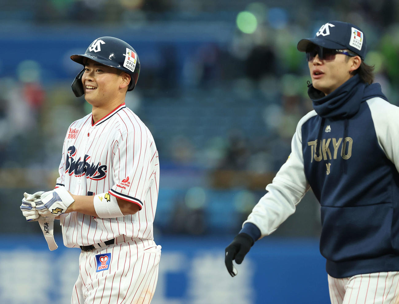 ヤクルト対オリックス　9回裏ヤクルト2死満塁、投前にサヨナラ適時内野安打を放つ丸山和（撮影・河田真司）