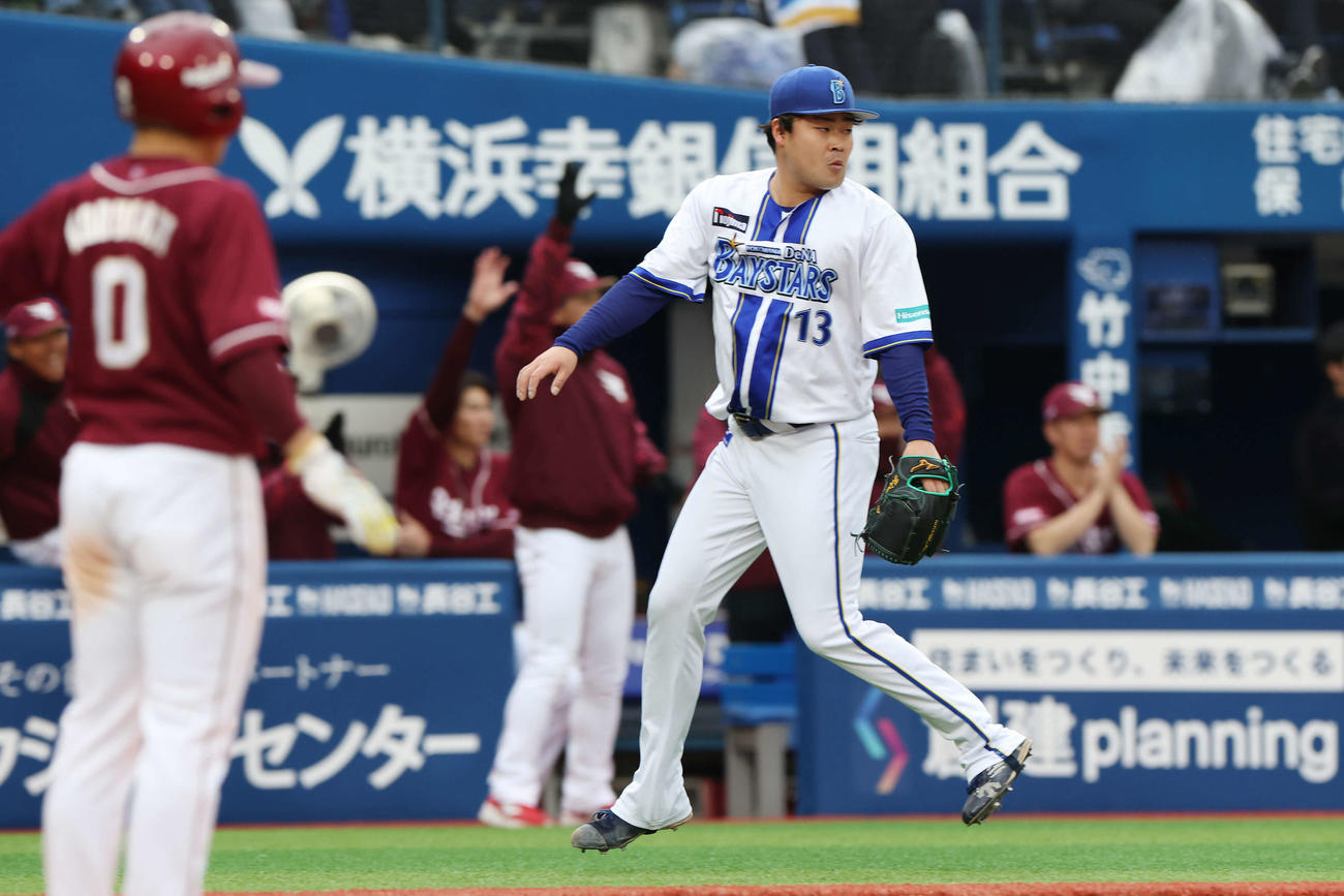 DeNA対楽天　6回表楽天2死満塁、鈴木大に右2点適時二塁打を浴びた伊勢（撮影・宮地輝）