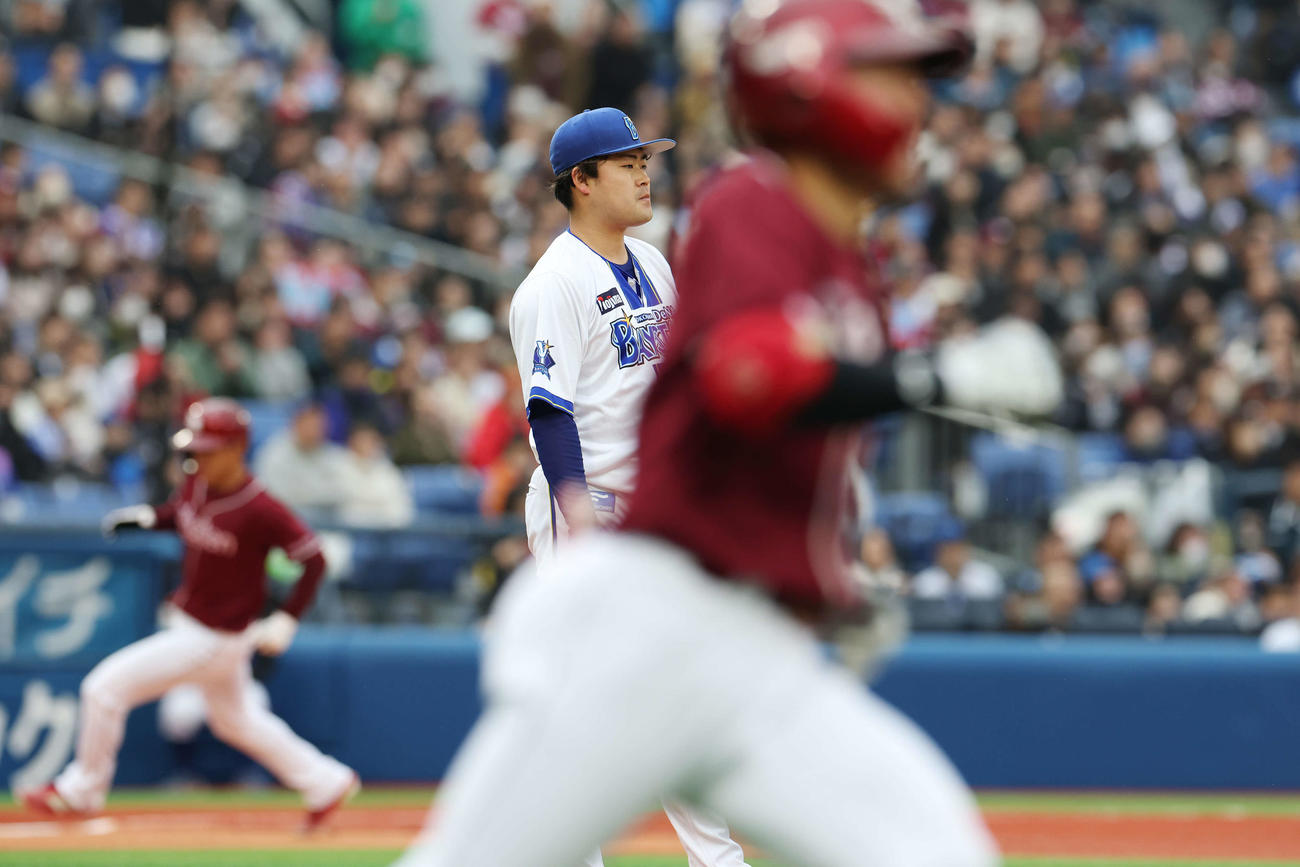 DeNA対楽天　6回表楽天2死満塁、鈴木大に右2点適時二塁打を浴びる伊勢（撮影・宮地輝）
