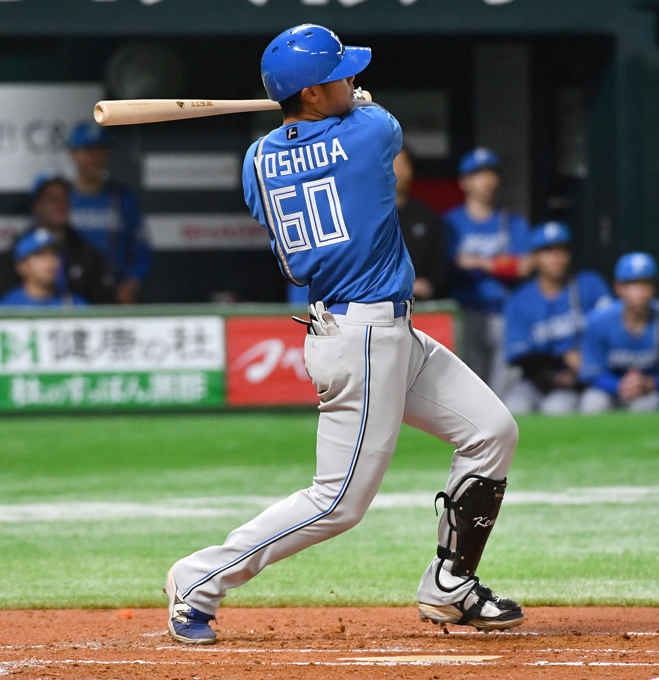 ソフトバンク対日本ハム　2回表日本ハム1死一塁、吉田は左二塁打を放つ（撮影・岩下翔太）