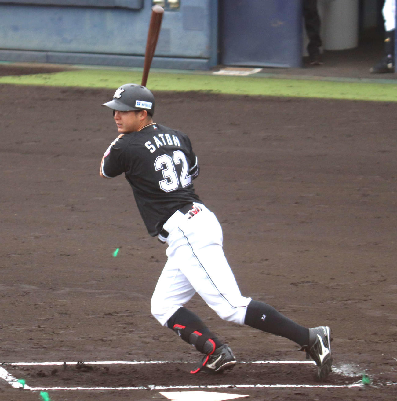 イースタン・リーグ　日本ハム対ロッテ　1回2死、左前打を放つロッテ佐藤（撮影・黒須亮）