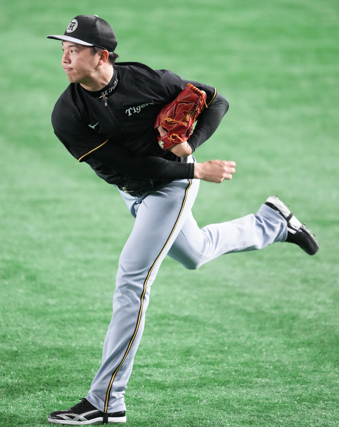 阪神対ドジャース　試合前練習でキャッチボールする阪神才木（撮影・鈴木みどり）