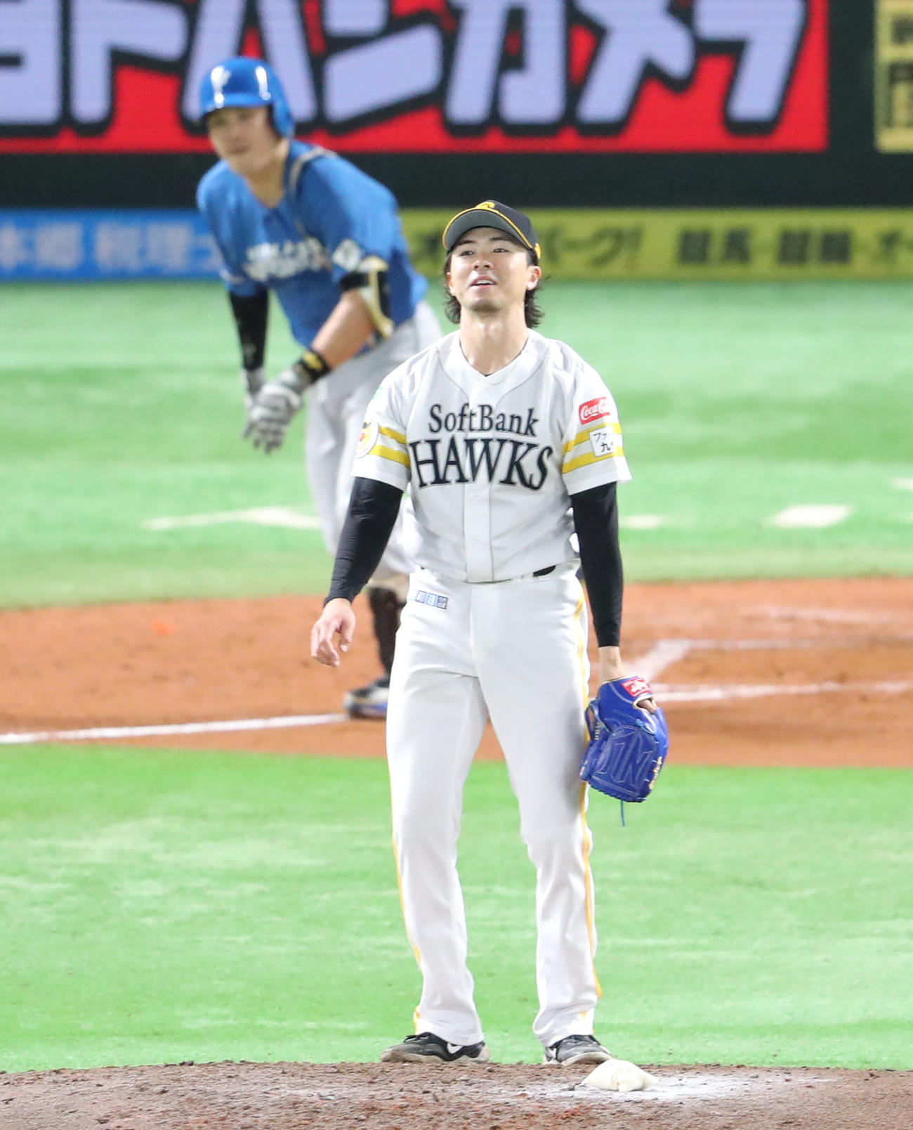 ソフトバンク対日本ハム　3回表日本ハム1死二、三塁、伏見に中前適時打を浴びた上沢（撮影・梅根麻紀）