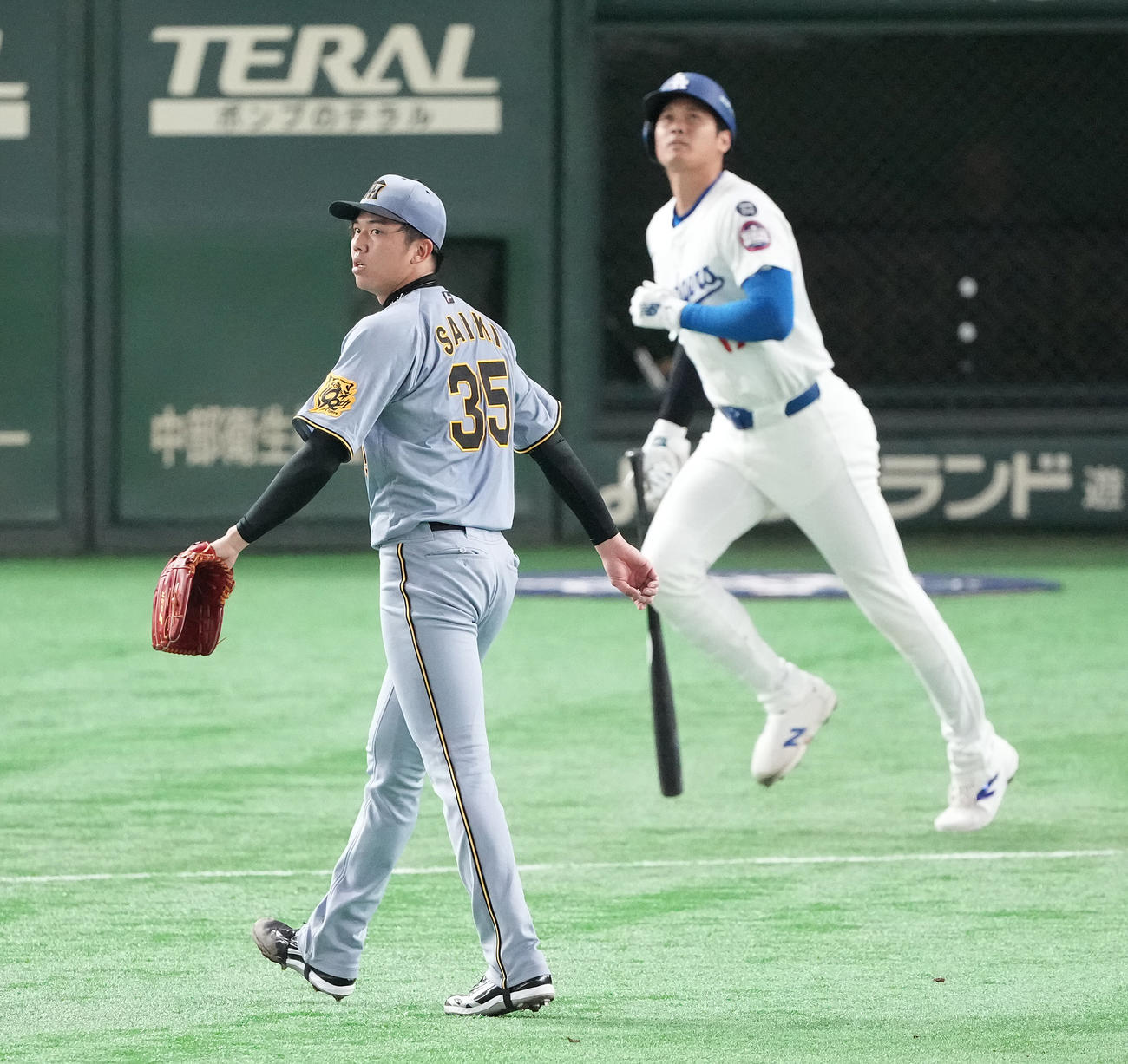 阪神対ドジャース　3回表ドジャース2死、大谷を中飛に仕留める才木（撮影・鈴木みどり）
