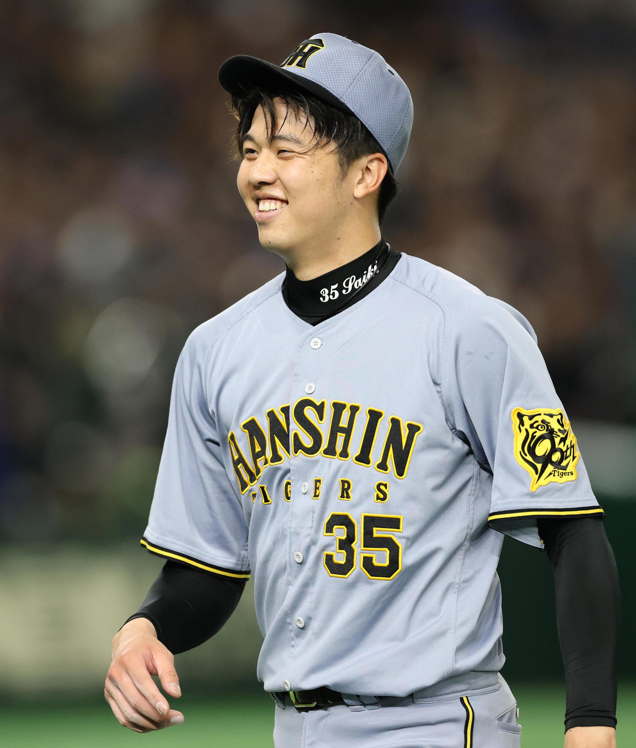 阪神対ドジャース　5回無失点で終え、笑顔でベンチに戻る才木（撮影・野上伸悟）