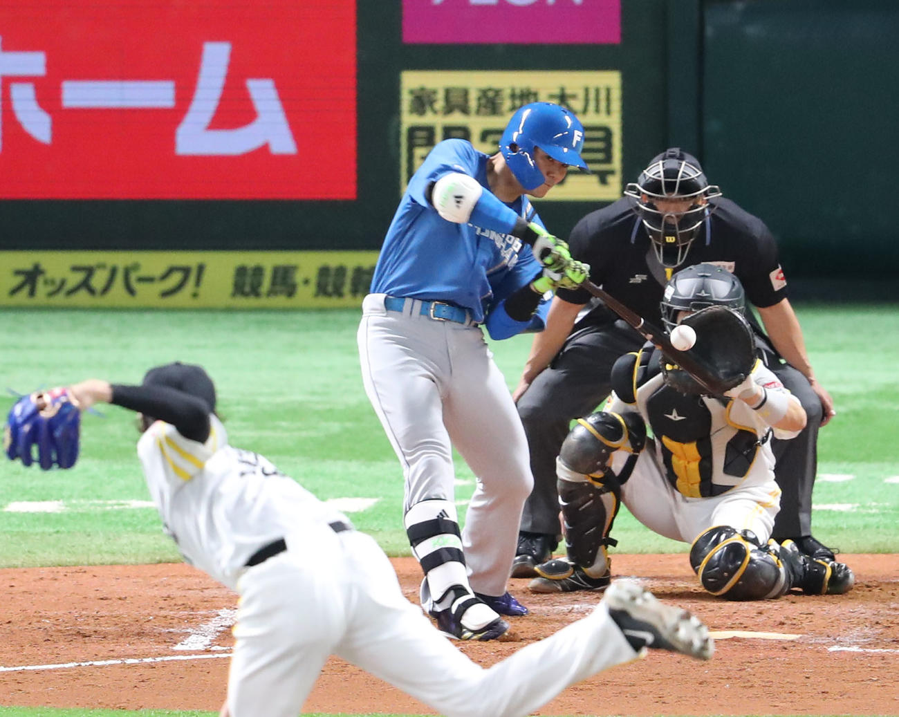 ソフトバンク対日本ハム　3回表日本ハム無死一塁、清宮は右前安打を放つ（撮影・梅根麻紀）