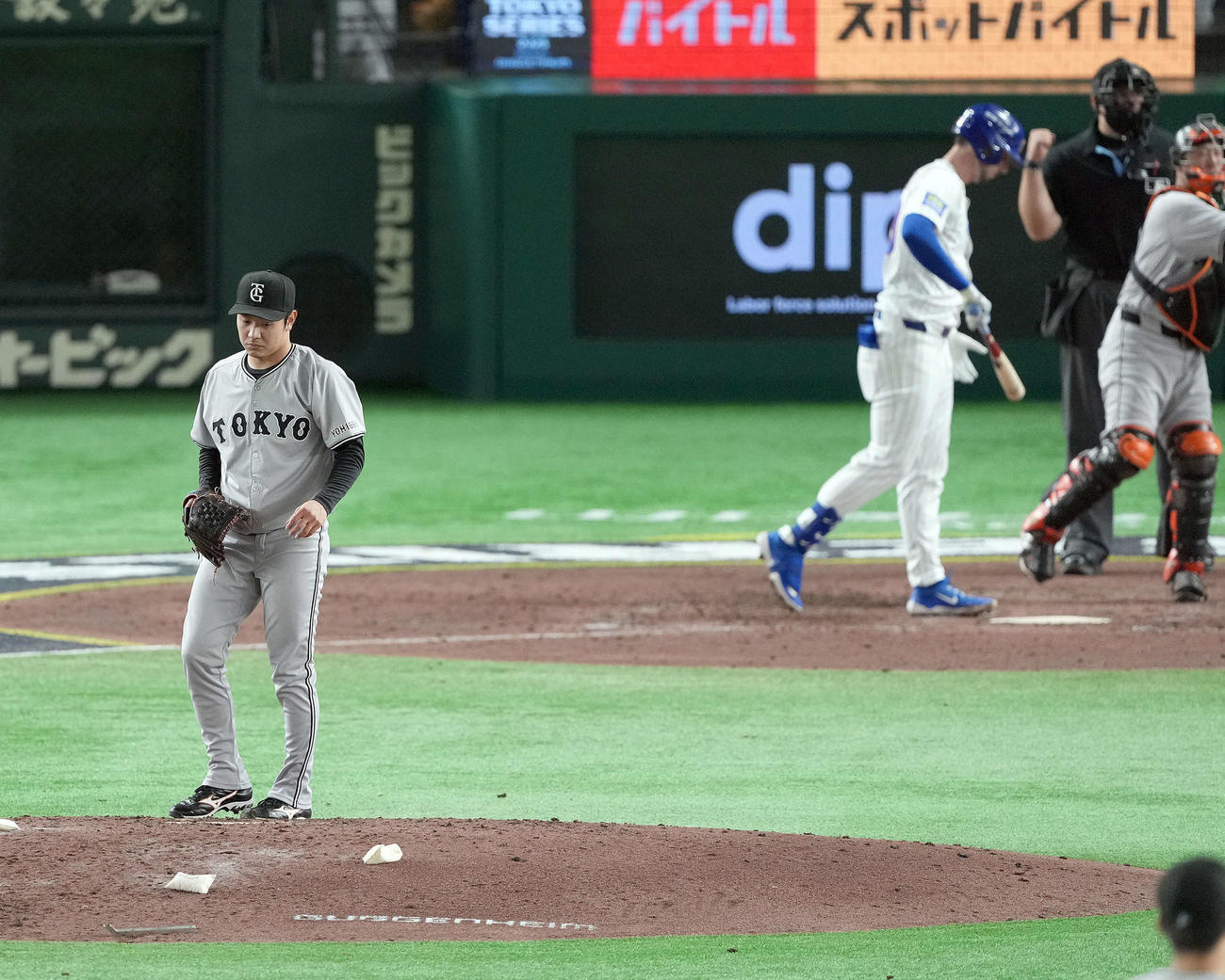 巨人対カブス　7回表カブス1死、タッカーを空振り三振に仕留める石川（撮影・たえ見朱実）