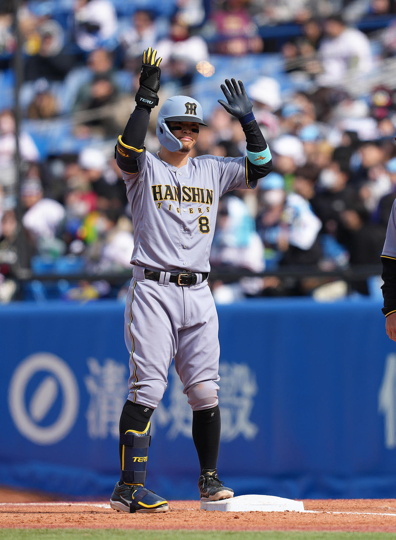ヤクルト対阪神　3回表阪神2死一塁、佐藤輝は中前適時打を放つ（撮影・足立雅史）