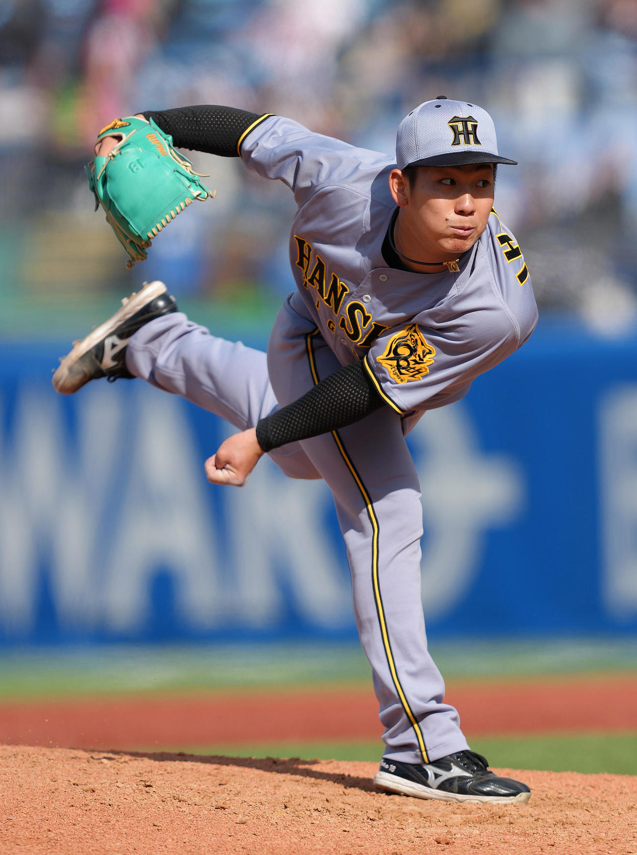 ヤクルト対阪神　阪神先発の伊原（撮影・足立雅史）