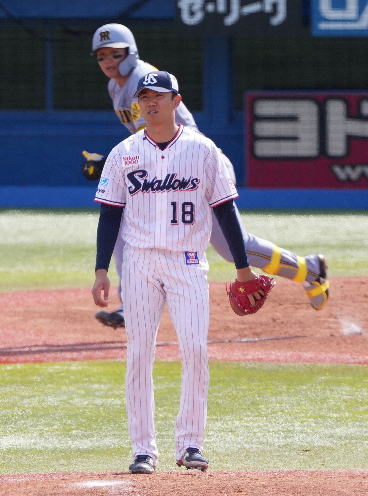 ヤクルト対阪神　3回表阪神2死一塁、森下に中適時二塁打を浴びる奥川（撮影・鈴木みどり）