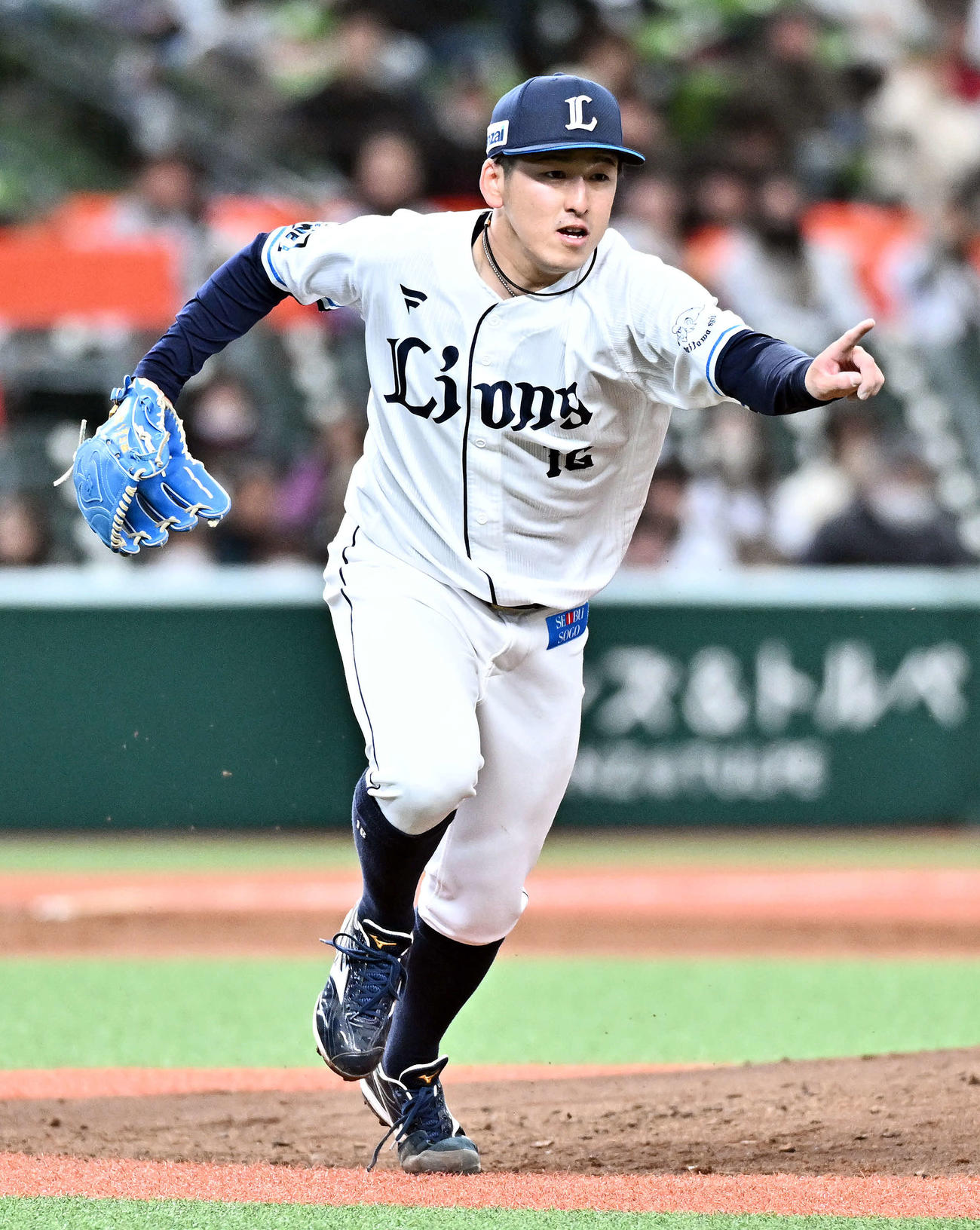 西武対広島　5回表広島1死、ファビアンを一ゴロに打ち取る隅田（撮影・滝沢徹郎）