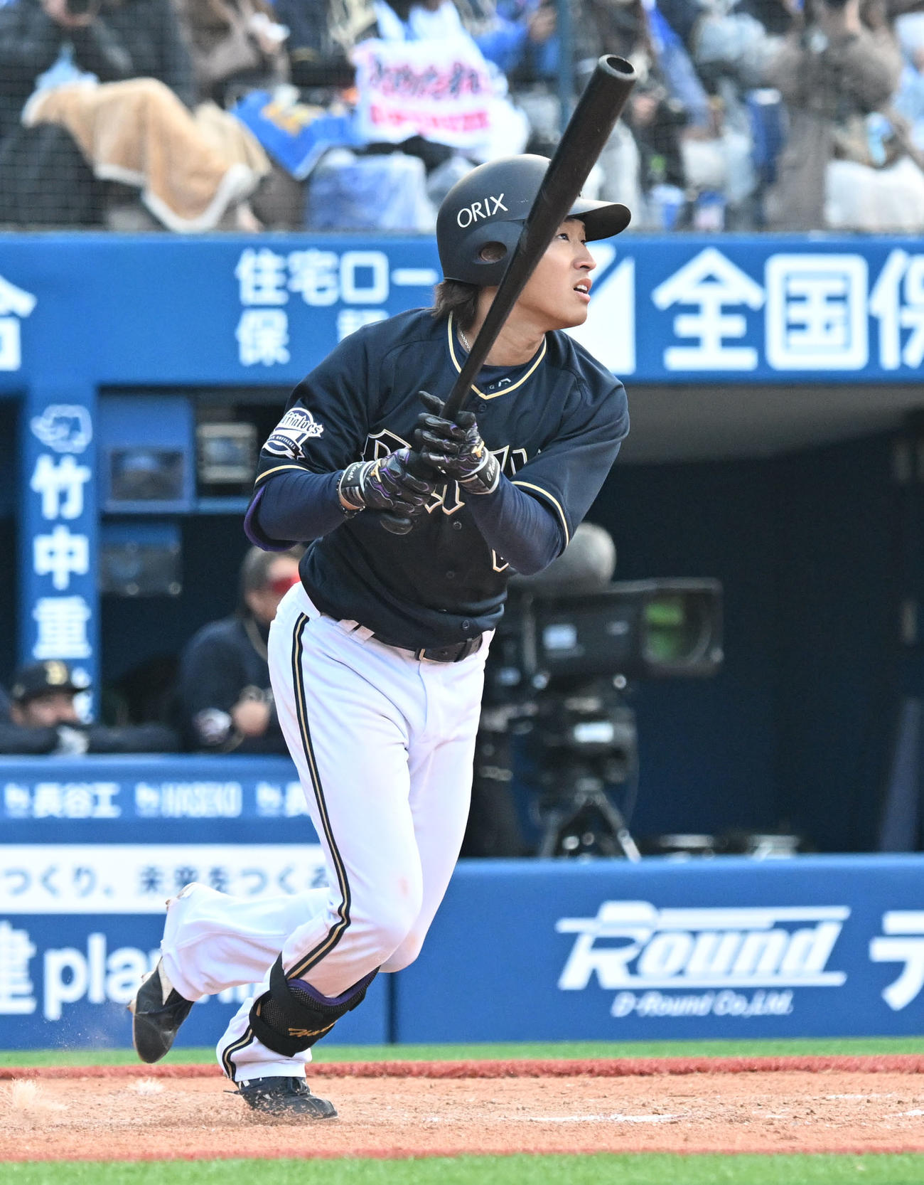 9回表オリックス2死一、二塁、渡部が右翼に適時三塁打を放つ（撮影・千葉一成）