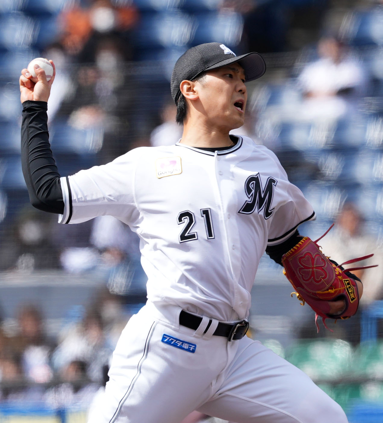 ロッテ対楽天　力投するロッテ先発の石川柊（撮影・横山健太）