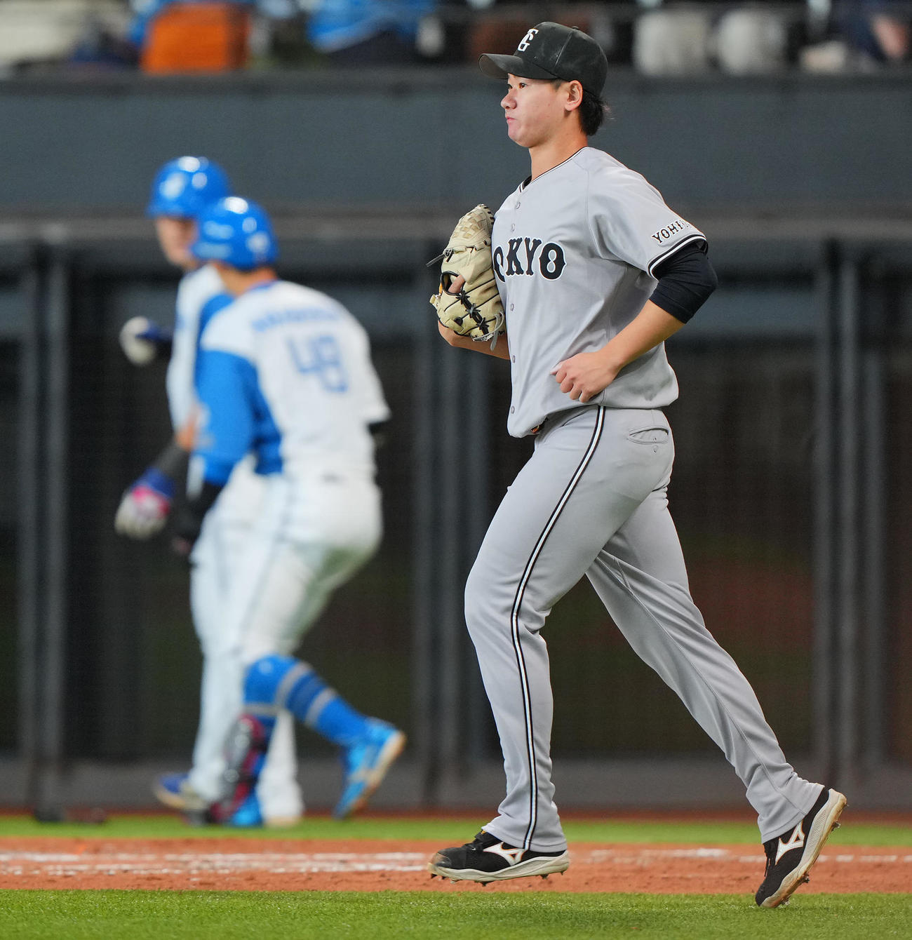 日本ハム対巨人　2回裏日本ハム無死満塁、今川の犠飛で失点する井上（撮影・垰建太）