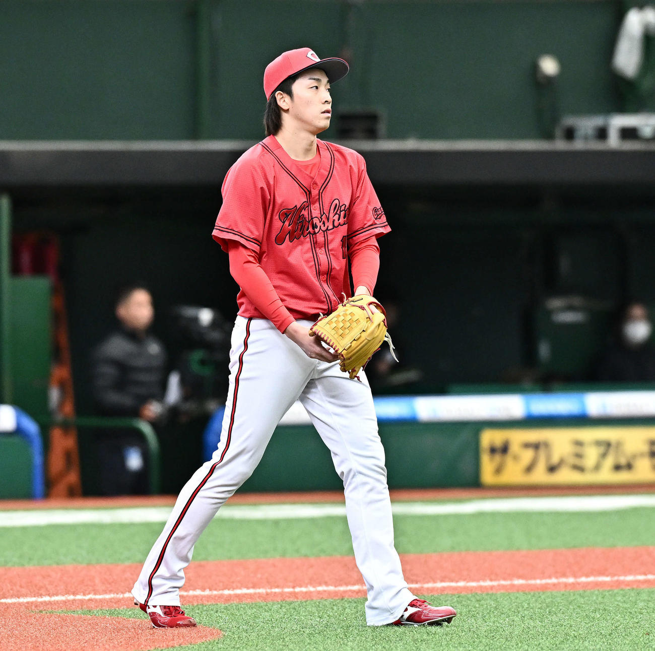 西武対広島　1回裏西武無死一、三塁、ネビンに先制2点適時二塁打を許した常広（撮影・滝沢徹郎）