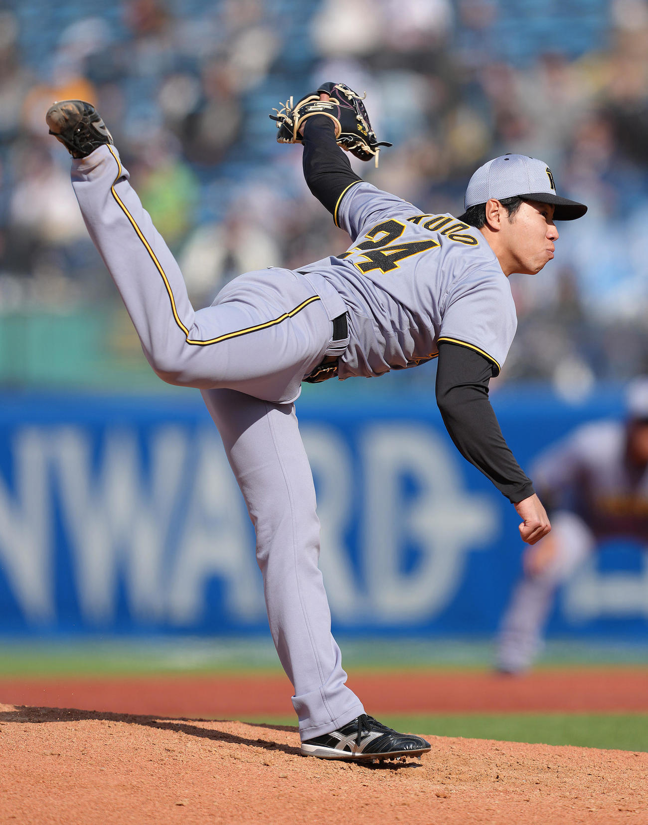 ヤクルト対阪神　5回途中から登板した阪神工藤（撮影・足立雅史）