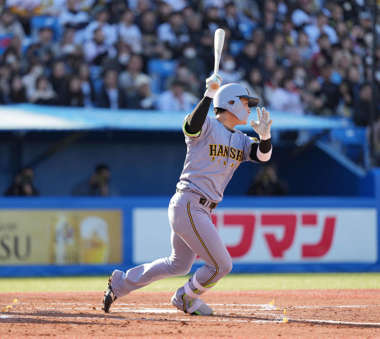 ヤクルト対阪神　7回表阪神2死満塁、木浪が2点適時打を放つ（撮影・井上学）