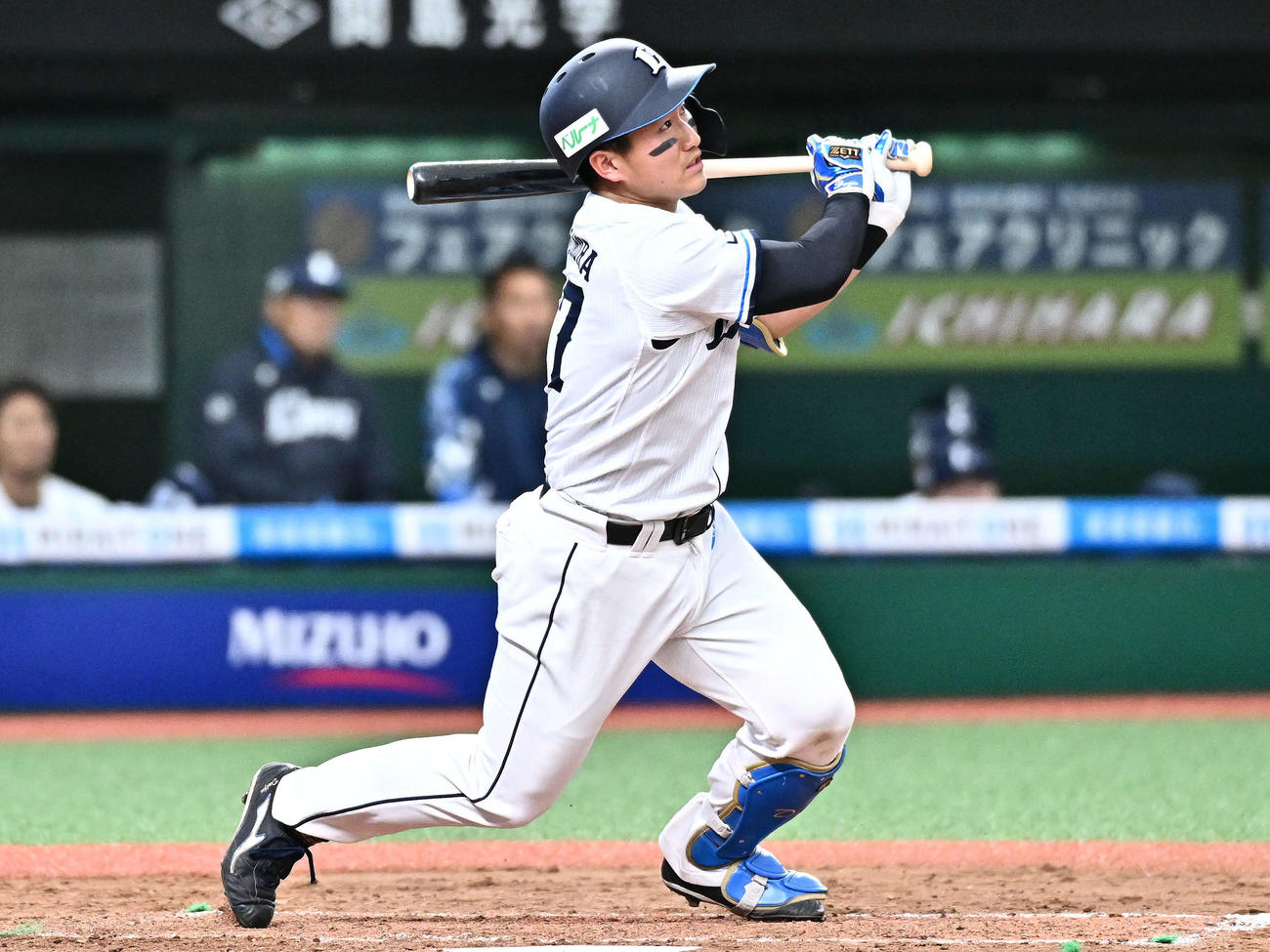 西武対広島　8回裏西武1死満塁、野村大は犠飛を放つ（撮影・滝沢徹郎）
