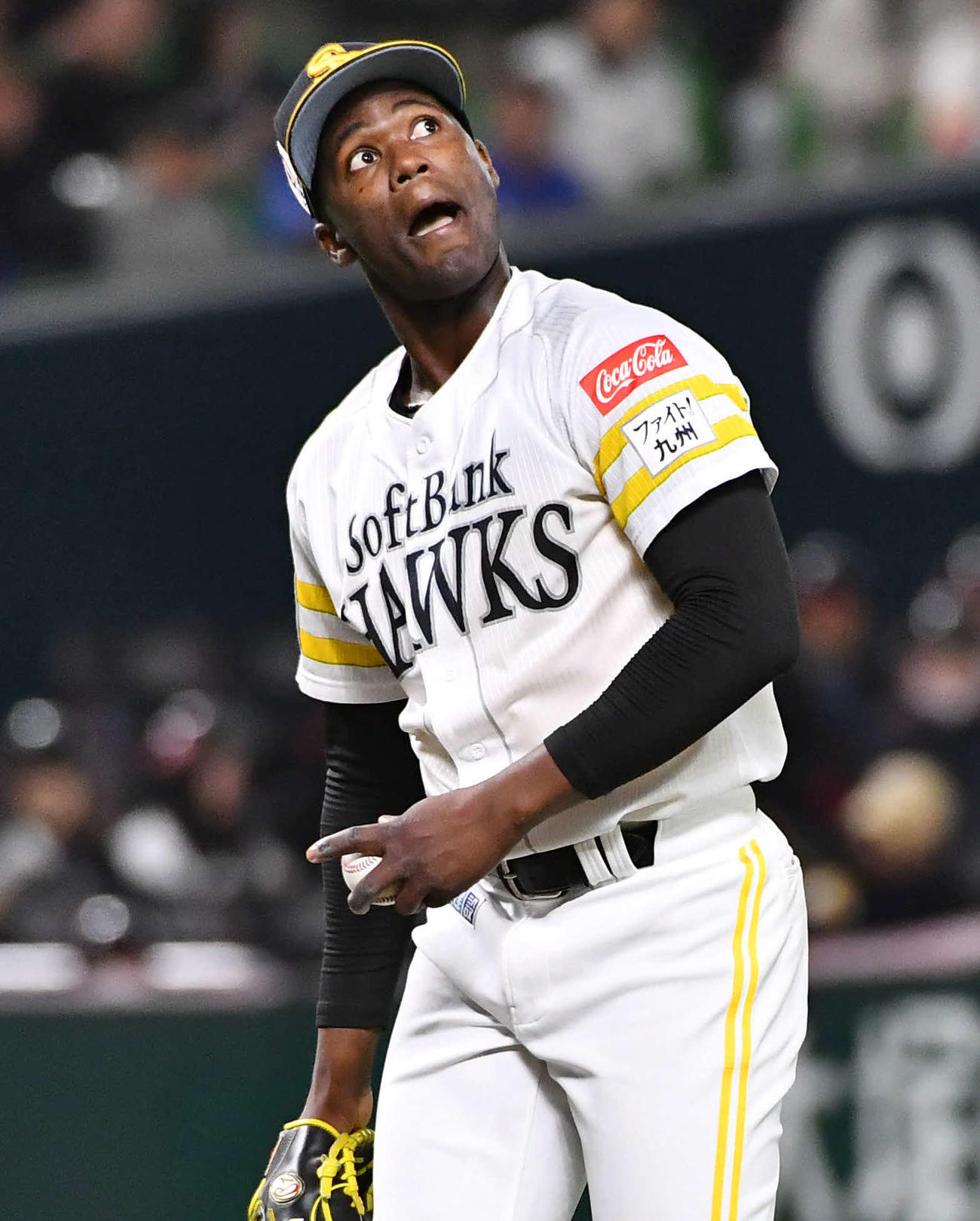 ソフトバンク対中日　5回表、何かに驚くような表情を見せるモイネロ（撮影・岩下翔太）