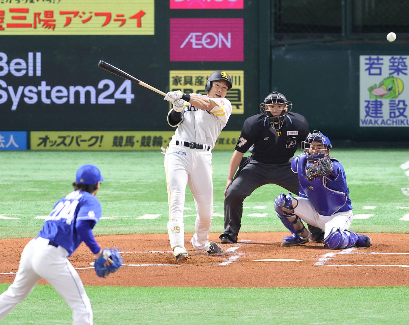 ソフトバンク対中日　1回裏ソフトバンク1死二塁、柳田は左前に先制適時打を放つ（撮影・梅根麻紀）