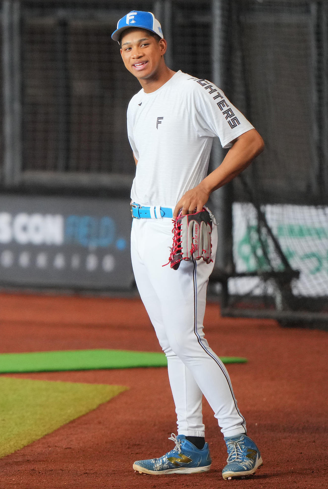 日本ハム対巨人　試合前練習に臨む日本ハム万波（撮影・垰建太）