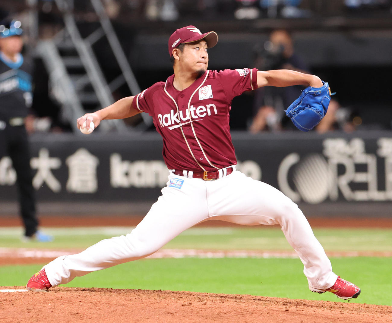日本ハム対楽天　楽天6番手の酒居（撮影・佐藤翔太）